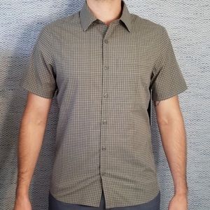 Men’s lululemon Grid Light short sleeve button down shirt